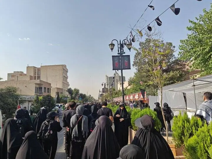 مراسم پیاده‌روی جاماندگان اربعین حسینی در تهران/ پلی از تهران تا بین‌الحرمین کربلا